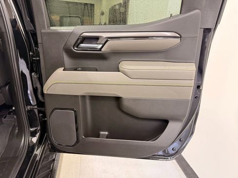 Used 2025 Chevrolet Silverado 1500 ZR2 w/ Technology Package image 25