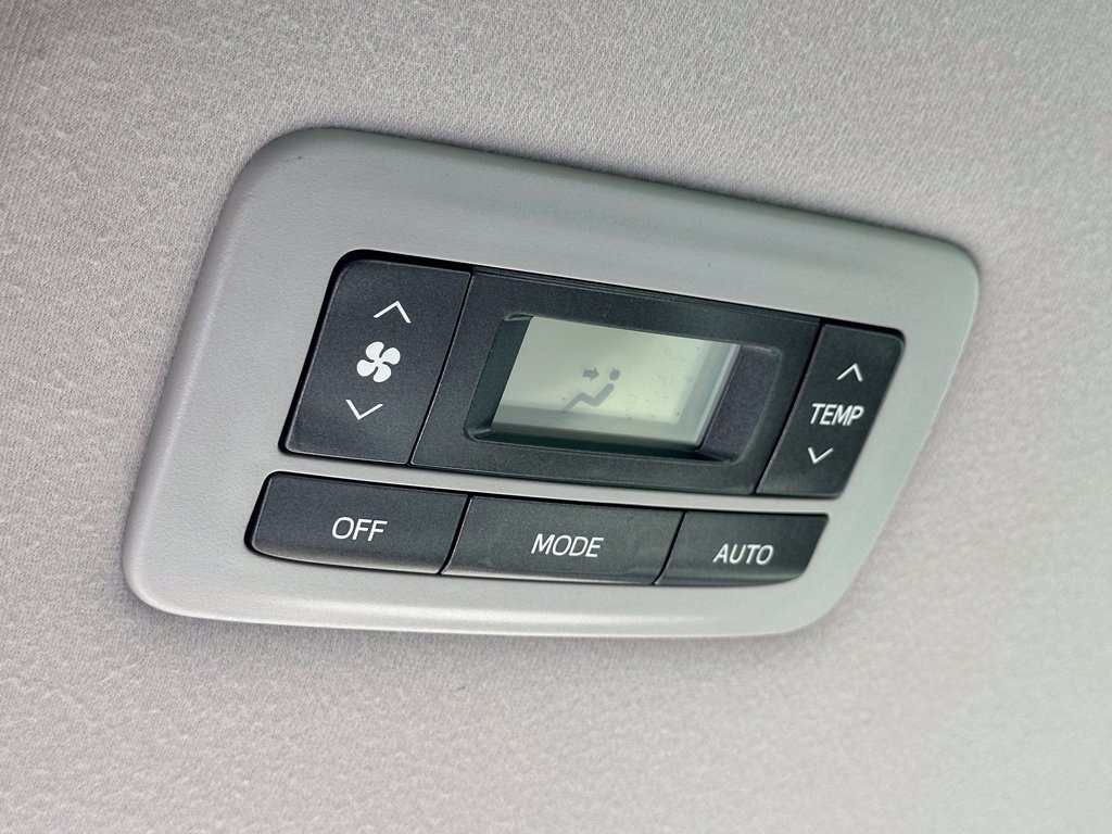 Used 2014 Toyota Sienna XLE FWD image 33