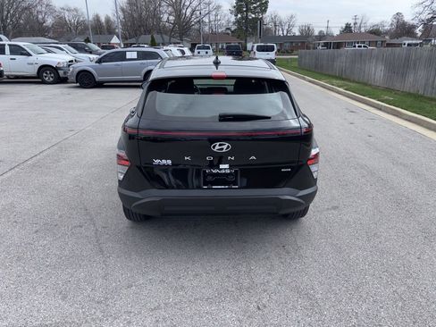 Used 2025 Hyundai Kona SE AWD/4WD image 4