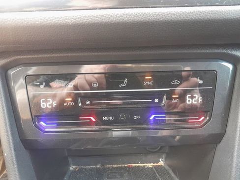 Used 2022 Volkswagen Tiguan SE image 11