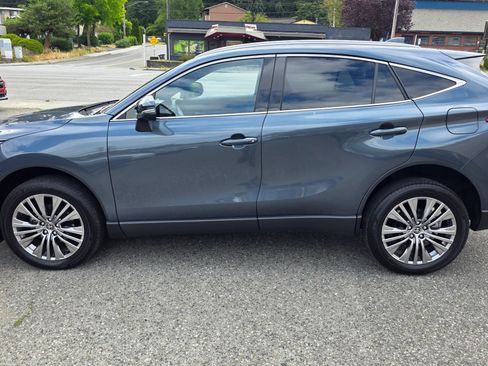 Used 2024 Toyota Venza XLE AWD/4WD image 7