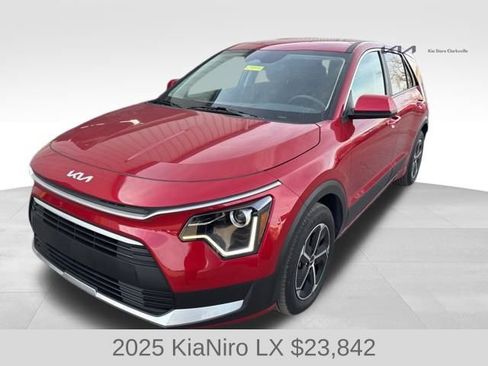 Used 2025 Kia Niro LX image 4