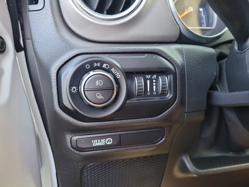 Used 2021 Jeep Gladiator Overland AWD/4WD image 31
