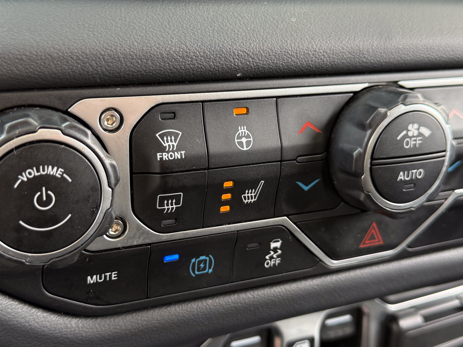 Used 2024 Jeep Wrangler Unlimited Sahara AWD/4WD image 30