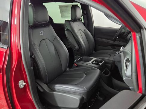 New 2026 Chrysler Pacifica Select image 37