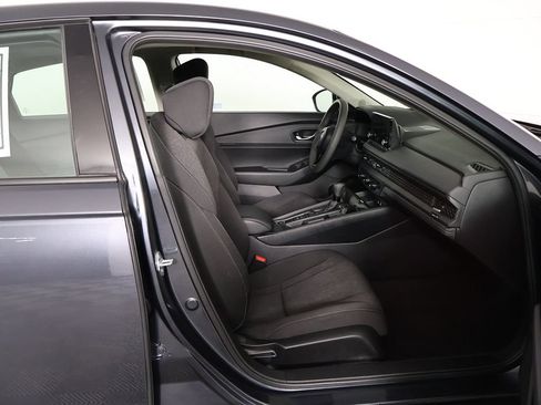 Used 2025 Honda Accord SE image 27