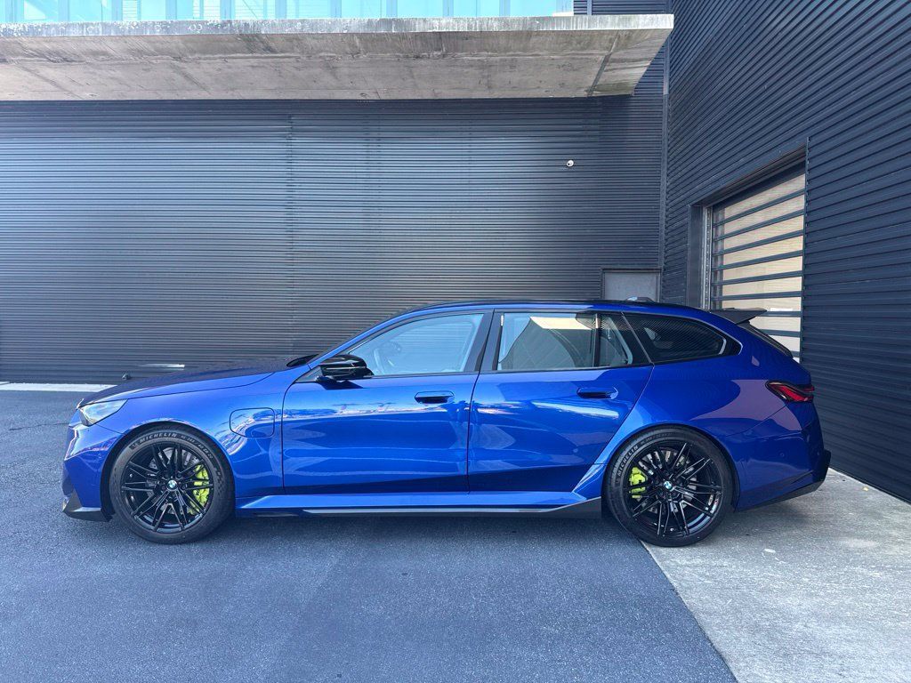 Used 2026 BMW M5 Touring AWD/4WD image 2