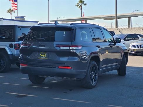 Certified 2024 Jeep Grand Cherokee L Laredo image 4