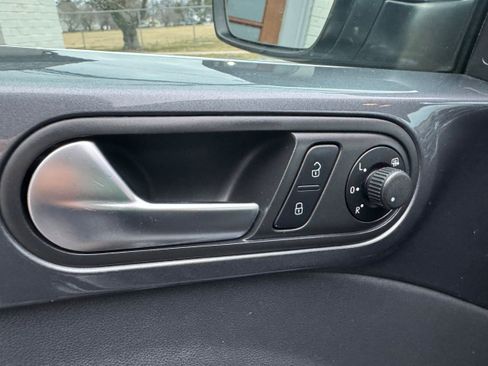 Used 2013 Volkswagen Beetle 2.5 FWD image 6