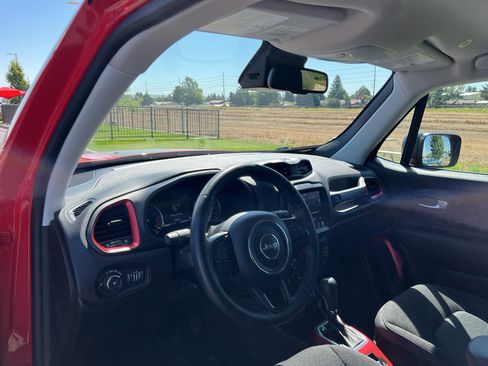 Used 2022 Jeep Renegade Trailhawk w/ Trailer Tow Group AWD/4WD image 16