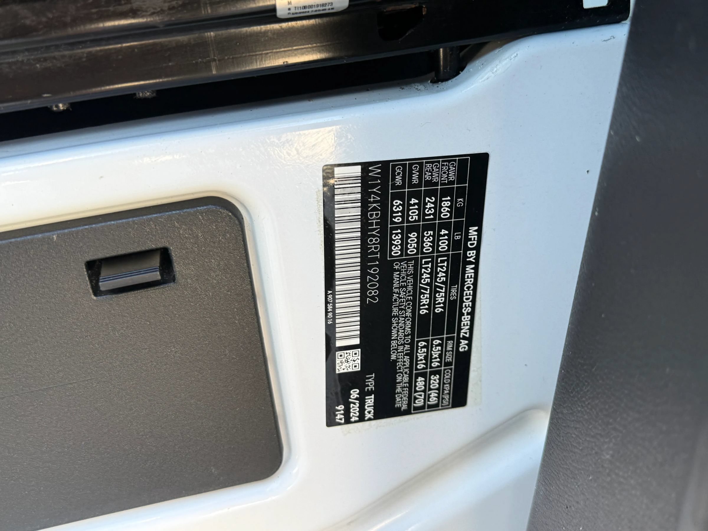 Used 2024 Mercedes-Benz Sprinter 2500 image 21