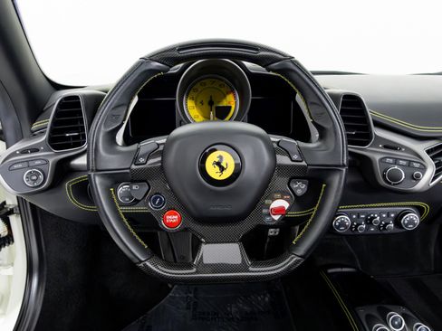 Used 2015 Ferrari 458 Spider image 19