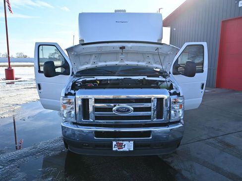Used 2024 Ford E-350 and Econoline 350 Super Duty w/ Power Windows & Locks Group image 16