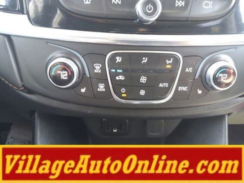 Used 2021 Chevrolet Traverse LT image 23