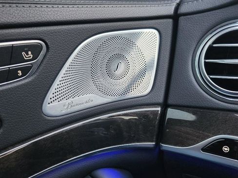 Used 2018 Mercedes-Benz S 560 Sedan image 20