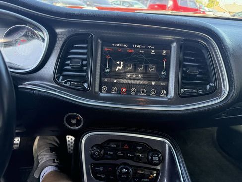 Used 2017 Dodge Challenger R/T Scat Pack w/ Leather Interior Group image 22