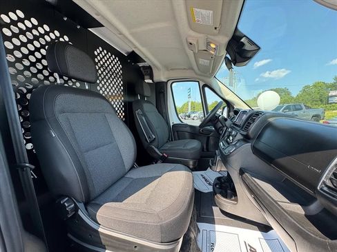 Used 2025 RAM ProMaster 2500 w/ U-Haul Equipment Group FWD image 10