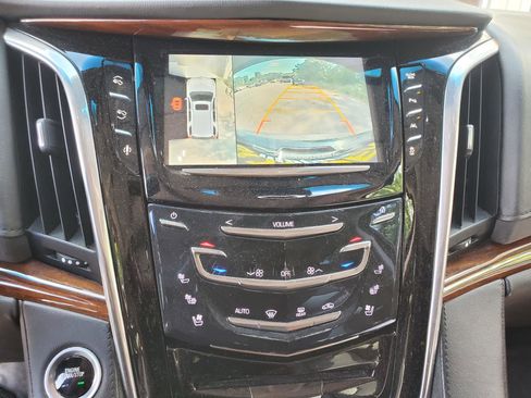 Used 2016 Cadillac Escalade Luxury AWD/4WD image 25