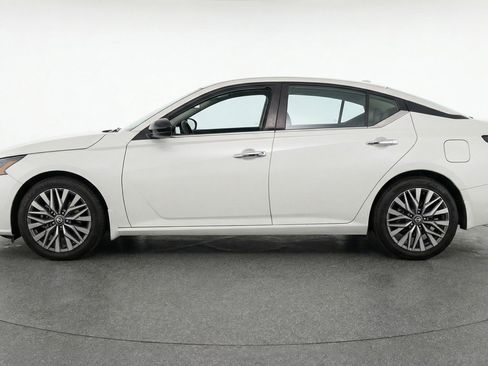Used 2025 Nissan Altima 2.5 SV image 5