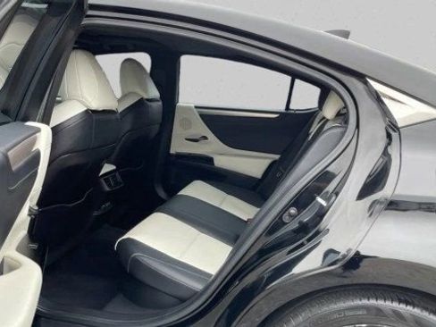 Used 2023 Lexus ES 300h F Sport image 11