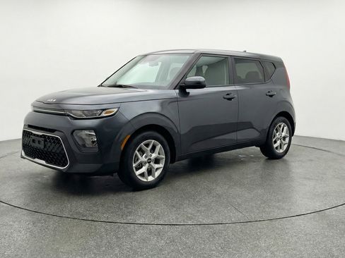 Used 2025 Kia Soul LX w/ LX Technology Package image 3