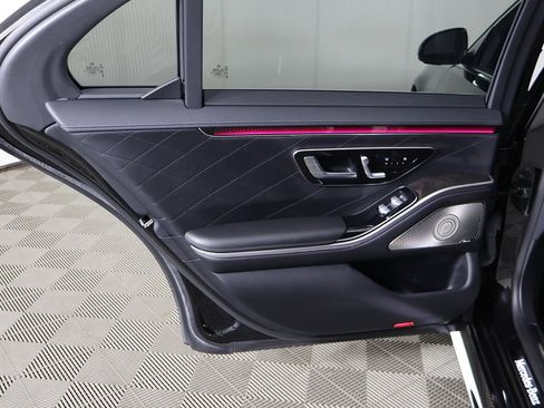 Used 2021 Mercedes-Benz S 580 4MATIC Sedan w/ AMG Line image 29