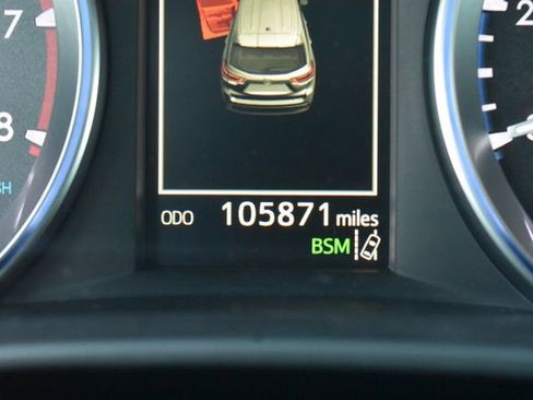 Used 2019 Toyota Highlander XLE image 28