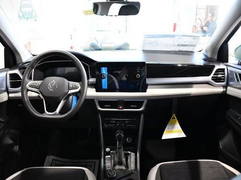 New 2026 Volkswagen Taos SE image 15