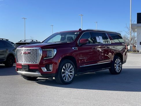 Used 2022 GMC Yukon XL Denali image 3