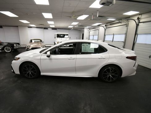 Certified 2024 Toyota Camry SE image 4