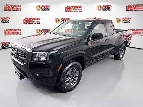 Certified 2025 Nissan Frontier SV RWD image 12