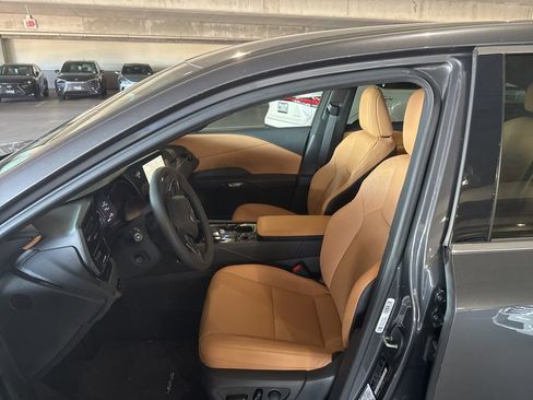 Used 2025 Lexus RX 350 FWD w/ Technology Package image 2