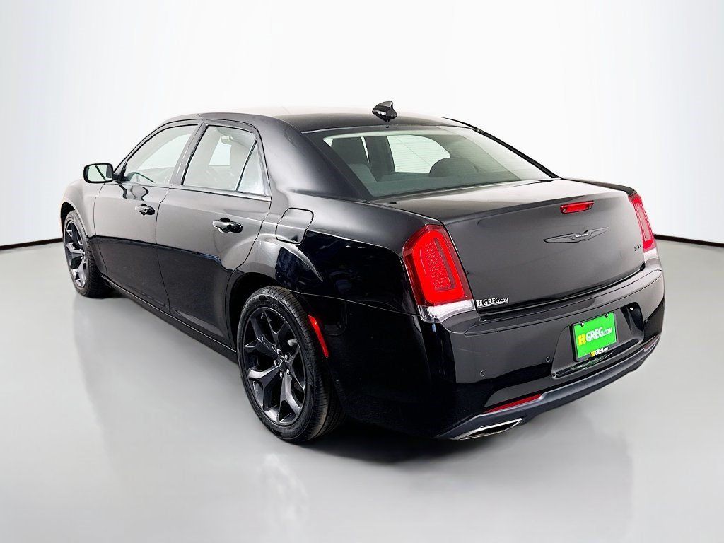Used 2023 Chrysler 300 Touring w/ Safetytec Plus Group RWD image 7