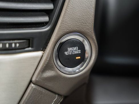 Used 2018 GMC Yukon Denali image 29