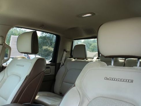 Used 2019 RAM 1500 Laramie AWD/4WD image 15