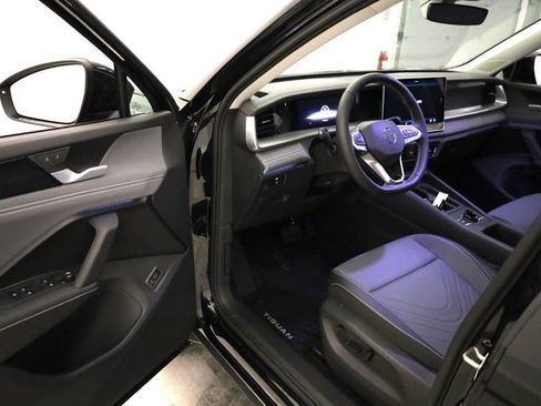 New 2026 Volkswagen Tiguan SE AWD/4WD image 9