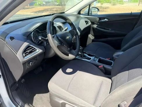 Used 2017 Chevrolet Cruze LT FWD image 28
