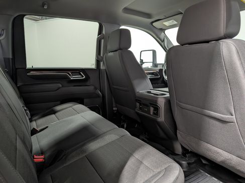 Used 2025 Chevrolet Silverado 2500 LT image 17