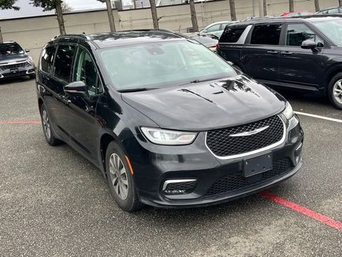 Used 2021 Chrysler Pacifica Touring-L image 7