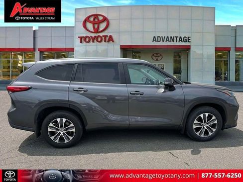 Used 2023 Toyota Highlander XLE AWD/4WD image 5