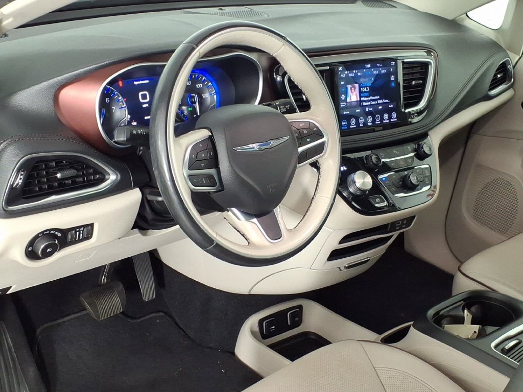 Used 2020 Chrysler Pacifica Limited FWD image 20