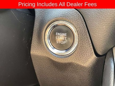 Used 2025 Toyota RAV4 XLE AWD/4WD image 29