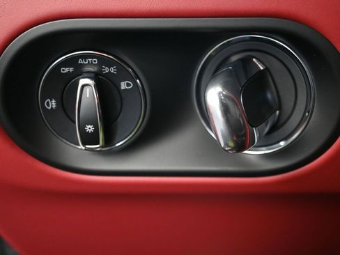 Certified 2026 Porsche Macan AWD/4WD image 23