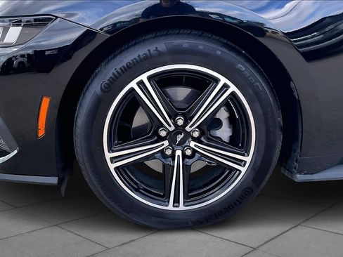 Used 2024 Ford Mustang EcoBoost image 9