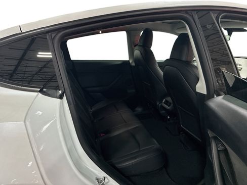 Certified 2023 Tesla Model Y Long Range AWD/4WD image 11