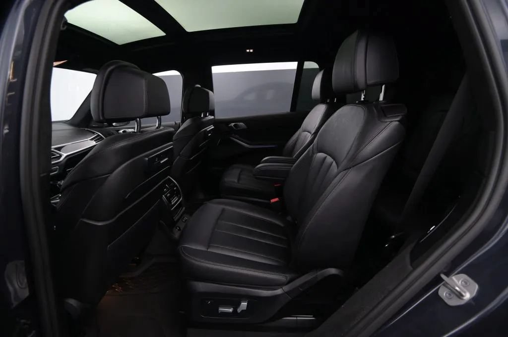 Used 2021 BMW X7 xDrive40i w/ M Sport Package AWD/4WD image 45