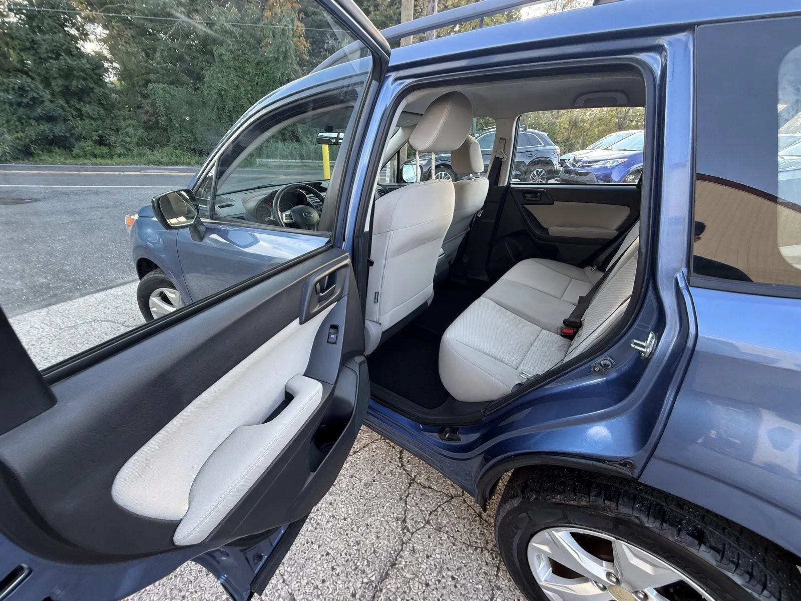 Used 2015 Subaru Forester 2.5i w/ Alloy Wheel Package AWD/4WD image 10