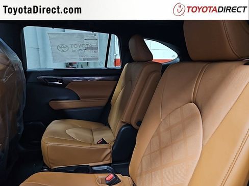 New 2026 Toyota Highlander Platinum AWD/4WD image 21