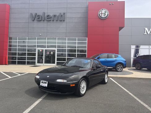 Used 1993 MAZDA MX-5 Miata RWD image 1