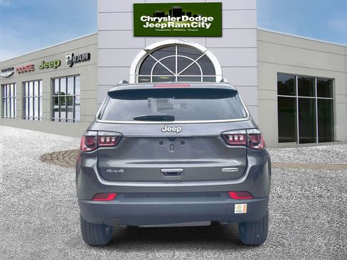 Used 2023 Jeep Compass Latitude w/ Sun and Sound Group AWD/4WD image 6
